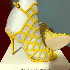 Steve madden Slithur yellow numbuck & blush
